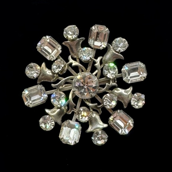 Vintage Jewelry - VINTAGE Crystal Starburst Brooch
